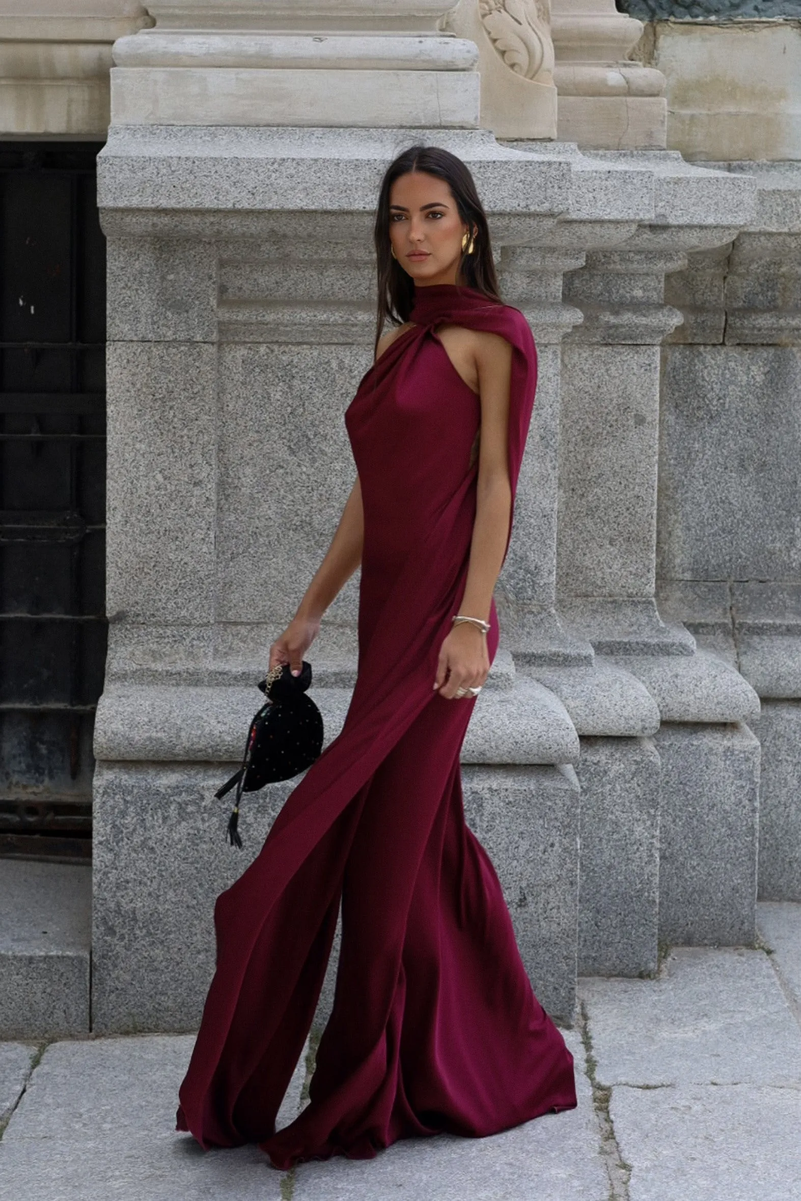 VESTIDO COMPRIDO BORDEAUX COM CAPA