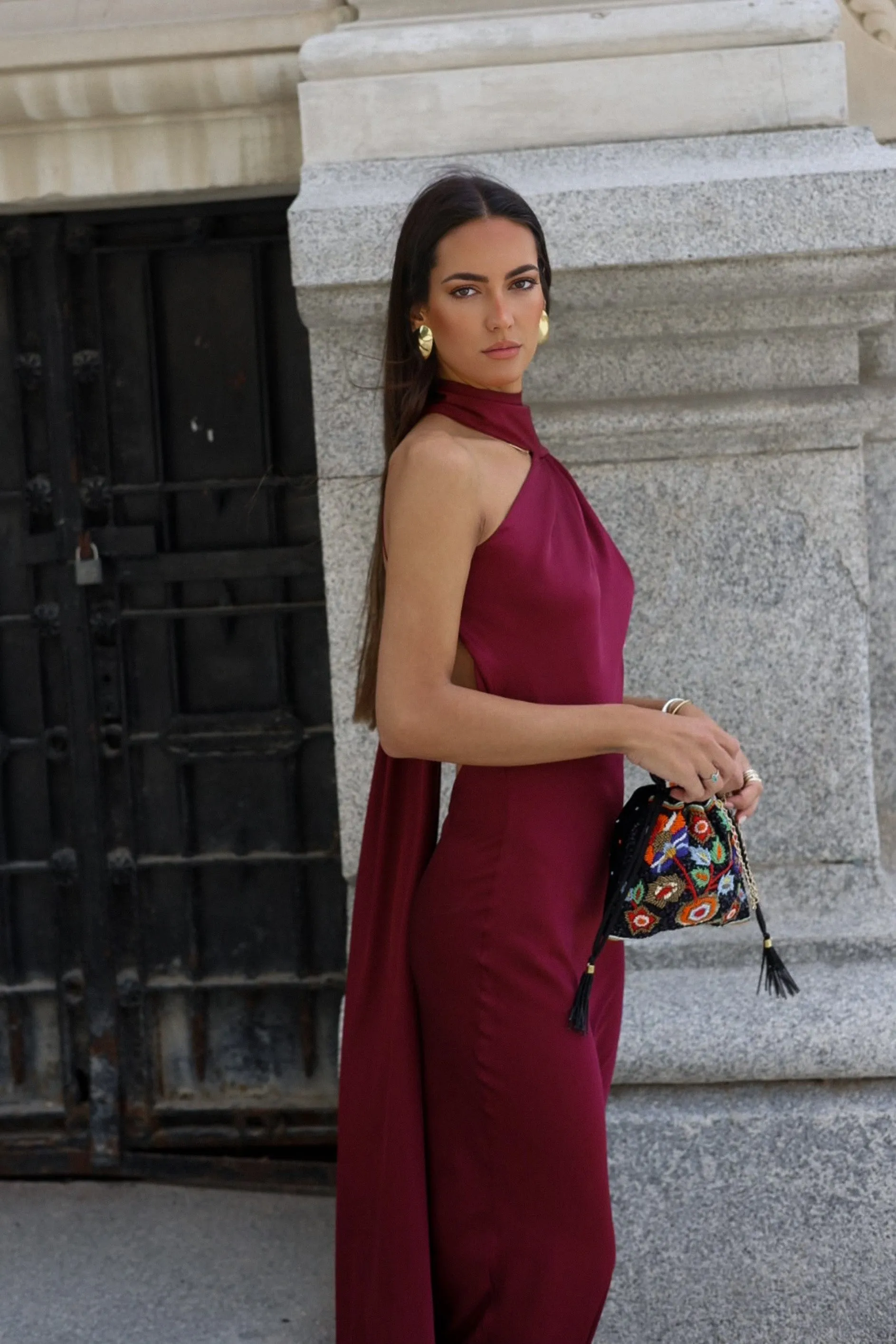 VESTIDO COMPRIDO BORDEAUX COM CAPA