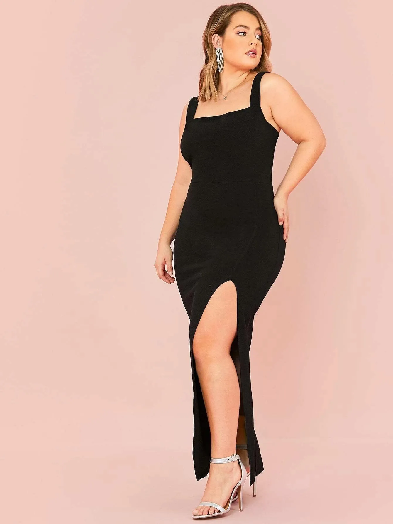 Vestido Liso Com Abertura Lateral Plus Size - Samira